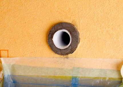 Steps for installing a ventilation valve in a wall Heat insulation installation