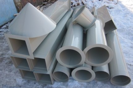 Opções de plástico para a ventilação da adega com um e dois tubos Tubos de plástico para ventilação