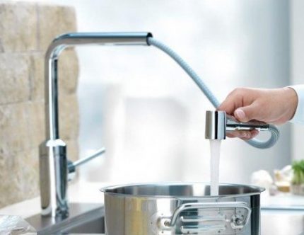 Flexible hose mixer