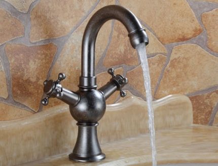 Dual valve mixer