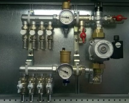 How to make a cabinet for a collector of water heated floors Cabinet with manifold assembly