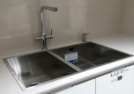 Hoe een mixer in het aanrecht in de keuken te plaatsen Aanrecht gat