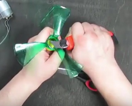 Naminis ventiliatorius su geležtėmis iš plastikinio butelio Padarykite sraigtą