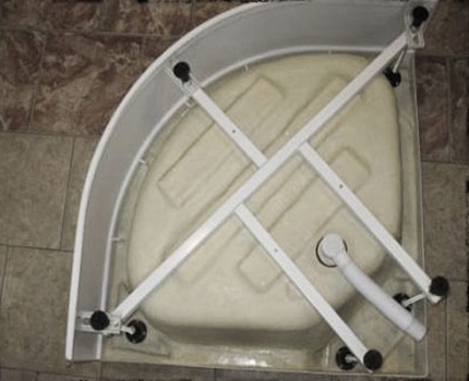 Pinatibay na shower tray