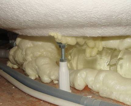 Installation d'un receveur de douche sur mousse Mousse sous la palette