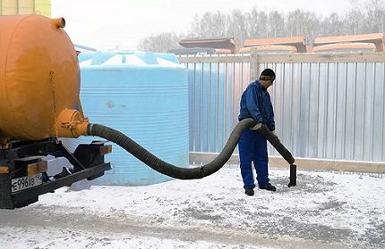 ضخ المحتويات من حفرة تصريف الطوب صيانة حفرة التصريف