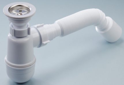 Cleaning the siphon from the smell of sewage in the toilet Bottle siphon for sink