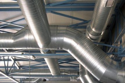 Résultat de l'installation d'un réseau de gaines rigides Connexions de gaine