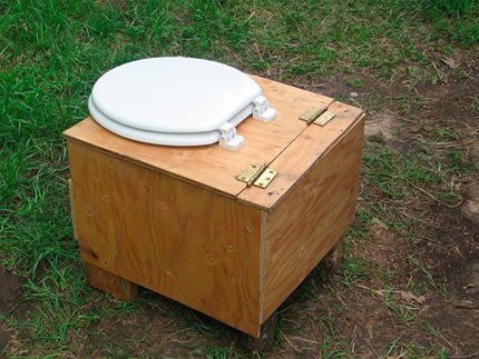 Dry closet for a summer house and do-it-yourself home Dry closet for a summer house and do-it-yourself home