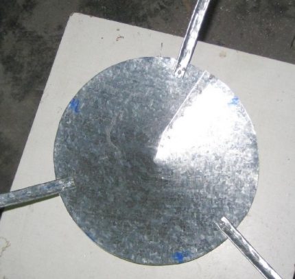 Pièces de bricolage pour l'installation du déflecteur sur une cheminée Pieds pour fixer la capuche