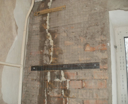 Cracks in the absence of proper drainage of the site with your own hands Cracks in the wall of a residential building