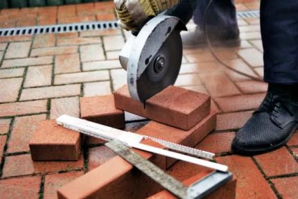 Comment construire de vos propres mains une cheminée pour une maison privée Coupe de briques de cheminée