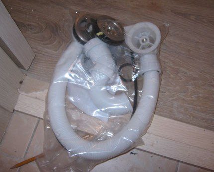 Tetapkan perangkap air dalam sistem kumbahan Kit perangkap air dengan limpahan untuk pembentungan