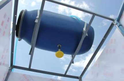 Support de baril pour une cabine de douche en bois pour une résidence d'été Fixation du canon avec pinces à bande
