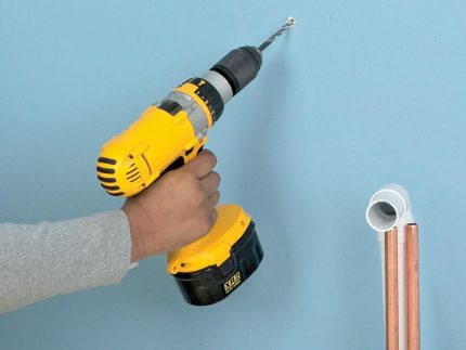 Paano gumawa ng mga butas para sa pag-install ng isang lababo sa isang pedestal Pag-mount ng Holes