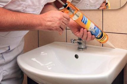 Com instal·lar i segellar un lavabo de tulipes Tractament segellant