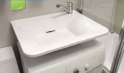 Fixació d’un lavabo de lliri d’aigua a una paret Fixació d’un lavabo de lliri d’aigua a una paret