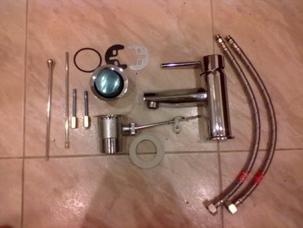 Joc complet per fixar el lavabo a la paret Batedora amb accessoris