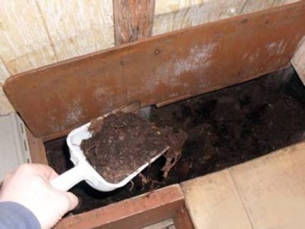 DIY scoop for a summer dry closet with your own hands Scoop for picking peat in a dry closet