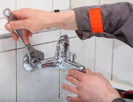 Pag-aalis bago mag-install ng lababo sa banyo Pagkakasunud-sunod ng pag-alis ng aparato