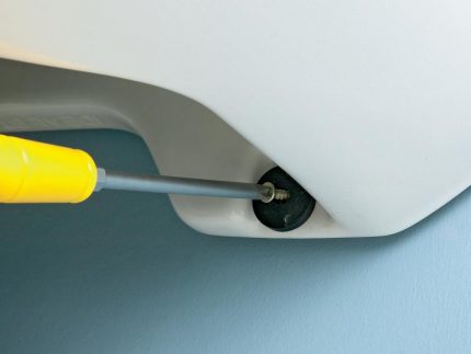 Paano mag-install ng isang lababo ng pedestal kasama ang mga washers Pag-mount ng washer