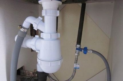 Siphon dengan paip cawangan tambahan Siphon dengan paip cawangan tambahan