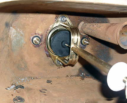 What fittings are used for installation in the toilet bowl Metal fittings for the toilet