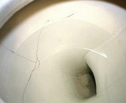 Apabila perlu membuang tandas lama Keretakan tandas