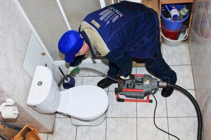 Calling a plumber when a toilet clogs The work of a professional plumber