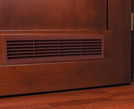Bathroom ventilation device against condensation Door ventilation grills