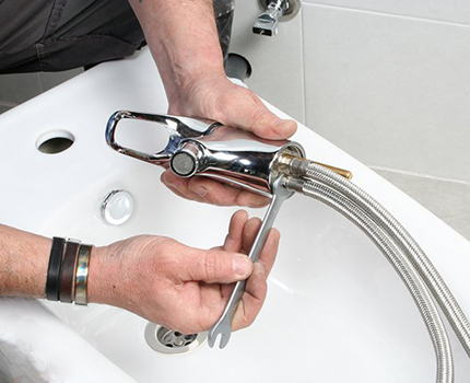 Hoe een mixer op een bidet aan te sluiten Flexibele eyeliner is gemakkelijker om mee te werken