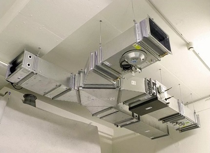 Vista por ejetor do sistema de ventilação para instalações industriais Que tipo de ventilação é usada na produção