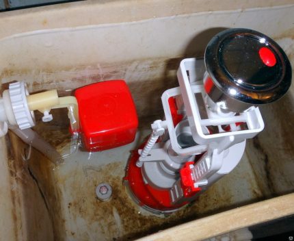 The design of the fittings of the toilet flush tank Repair or replace tank fittings