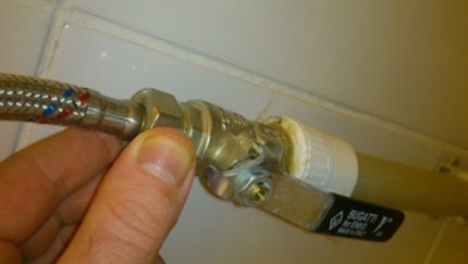 Com connectar la batedora al bidet Stopcock de bidet