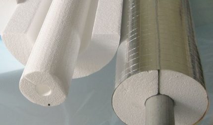 Thermal insulation of pipes against condensation on the toilet flush tank Pipe insulation