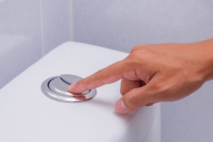 Varian butang tekan dari alat pembuangan di mangkuk tandas Butang berganda