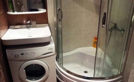 Pag-install ng isang mini washing machine sa ilalim ng paliguan Mini washing machine