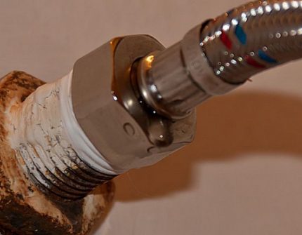 How to repair toilet connections with water supply Threaded connection