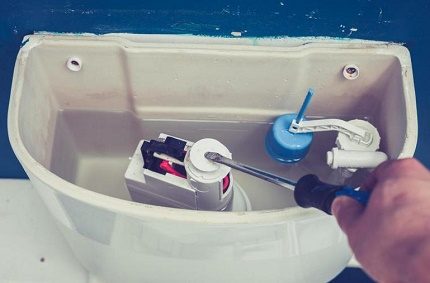 Toilet drain mechanism Toilet drain mechanism