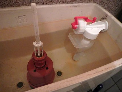 Adjustment of the toilet drain Ways to adjust the position of the float