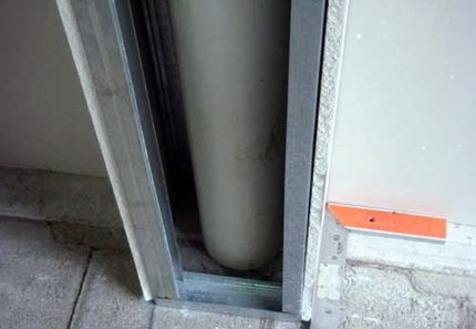 Sewer riser in the duct Sewer riser in the duct