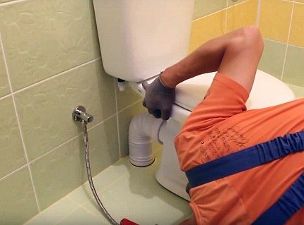 Spajanje valovitosti na utičnicu za WC Spajanje valovitosti na utičnicu za WC