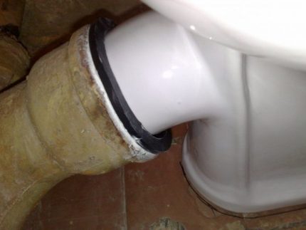 WC s kosim sklopom mlaznica WC s kosim sklopom mlaznica