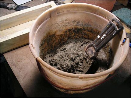 Mortar simen untuk pemasangan tandas Mortar simen untuk pemasangan tandas