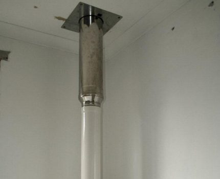 Autour du verre de passage, retirez l'isolant