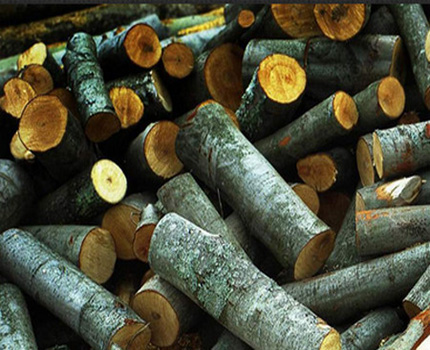 Ang kahoy na kahoy upang mabawasan ang soot at soot sa tsimenea Aspen na panggatong