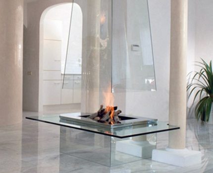 Mga tsimenea sa salamin para sa isang naka-istilong fireplace Mga tsimenea sa salamin
