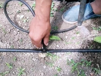 Perforer un blocage dans le tube avec une pompe à pied Perforer un blocage dans le tube avec une pompe à pied