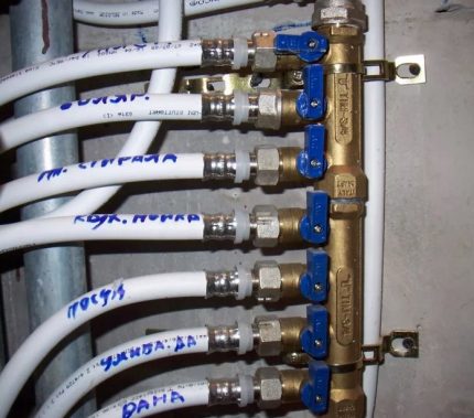 Manifold na may mga shut-off valves Manifold na may mga shut-off valves