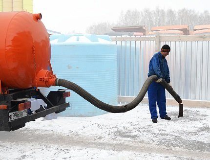 Pumping a septic tank Pumping a septic tank